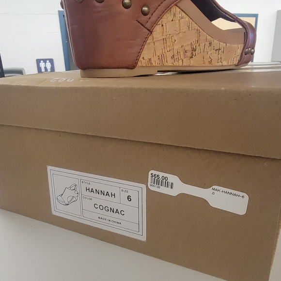 Peep Toe Leather Wedge - Picture 3 of 3